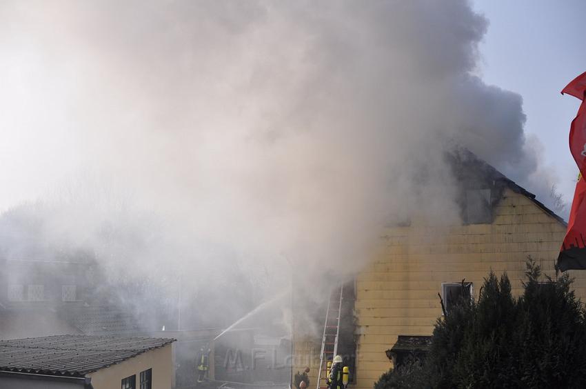 Haus komplett ausgebrannt Leverkusen P73.JPG